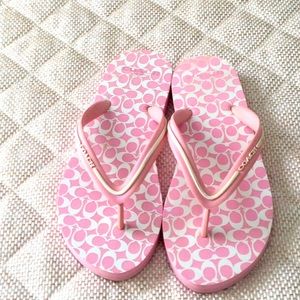 Coach pink/white brand new slippers size 7